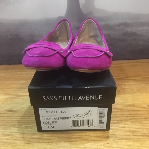Saks Fifth Avenue magenta suede flats - NWT - Picture 2 of 6